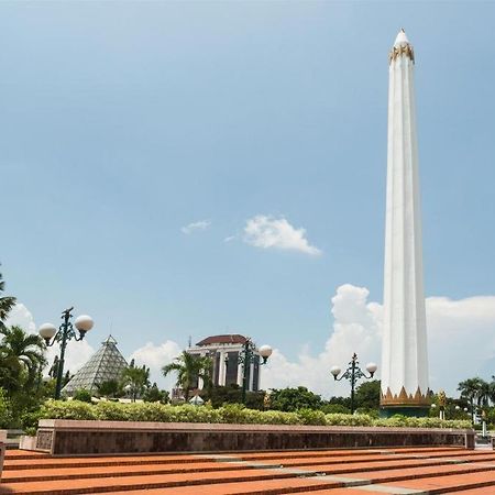 Prime Royal Hotel Surabaya Exterior foto