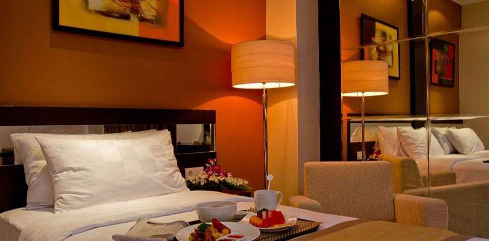 Prime Royal Hotel Surabaya Exterior foto