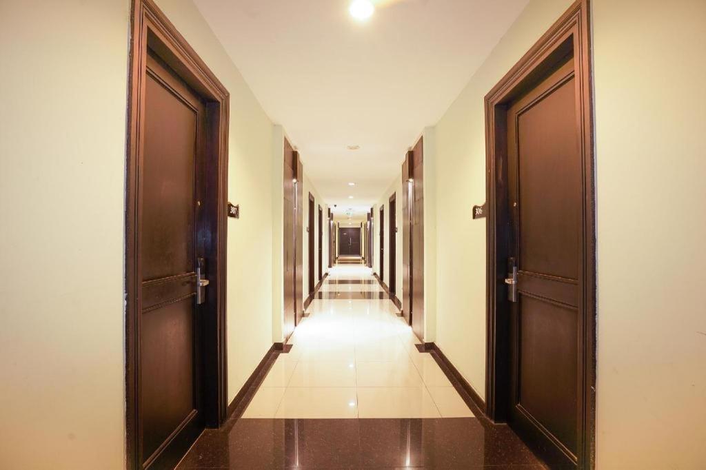 Prime Royal Hotel Surabaya Exterior foto
