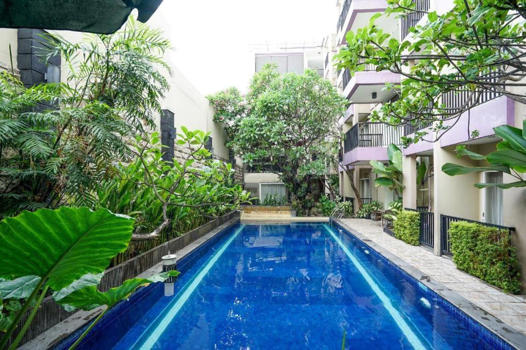 Prime Royal Hotel Surabaya Exterior foto