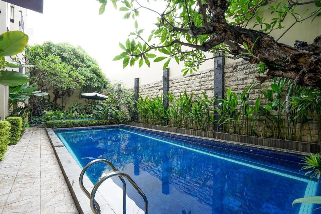 Prime Royal Hotel Surabaya Exterior foto