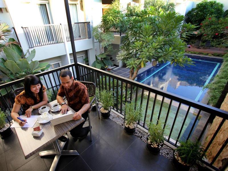 Prime Royal Hotel Surabaya Exterior foto
