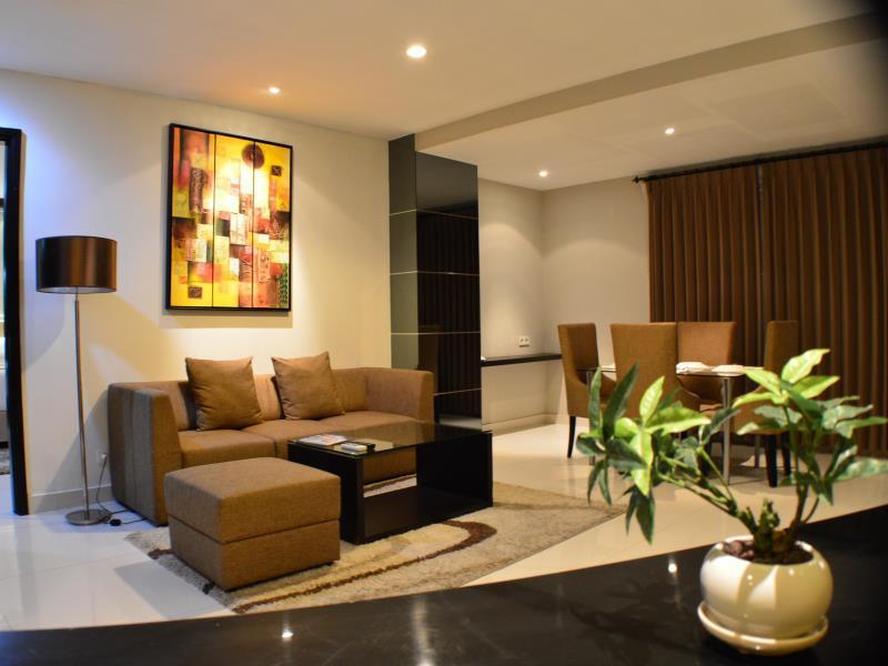 Prime Royal Hotel Surabaya Exterior foto