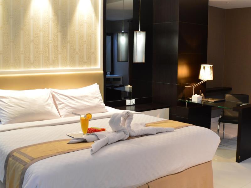 Prime Royal Hotel Surabaya Exterior foto