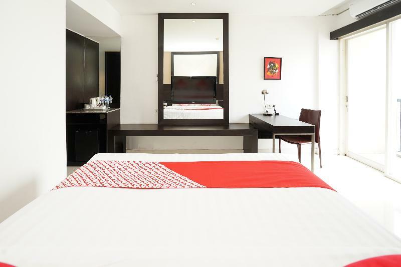 Prime Royal Hotel Surabaya Exterior foto