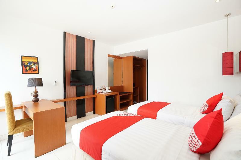 Prime Royal Hotel Surabaya Exterior foto