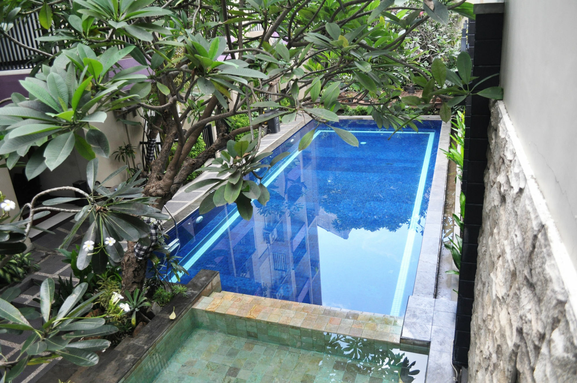 Prime Royal Hotel Surabaya Exterior foto