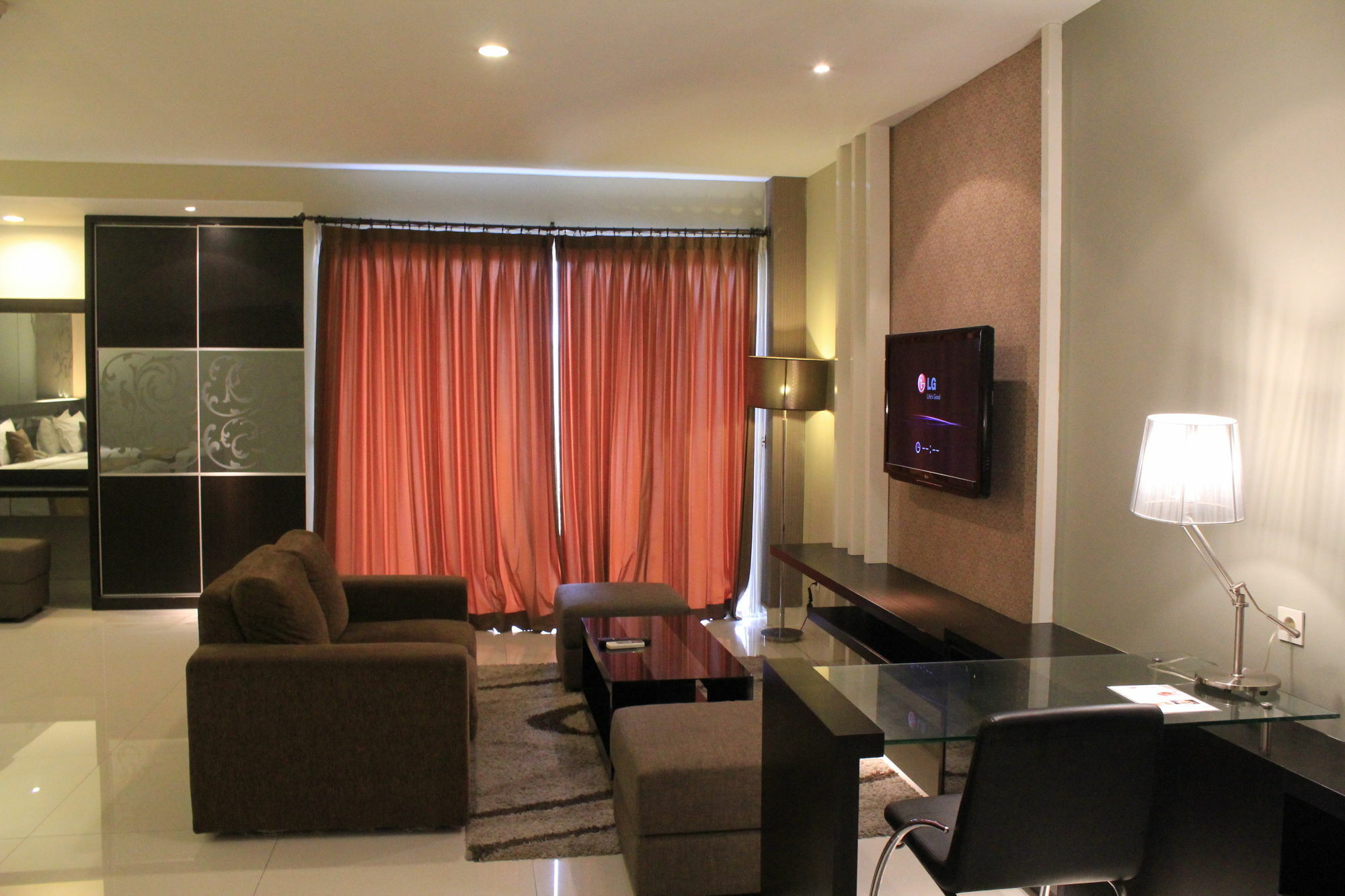 Prime Royal Hotel Surabaya Exterior foto
