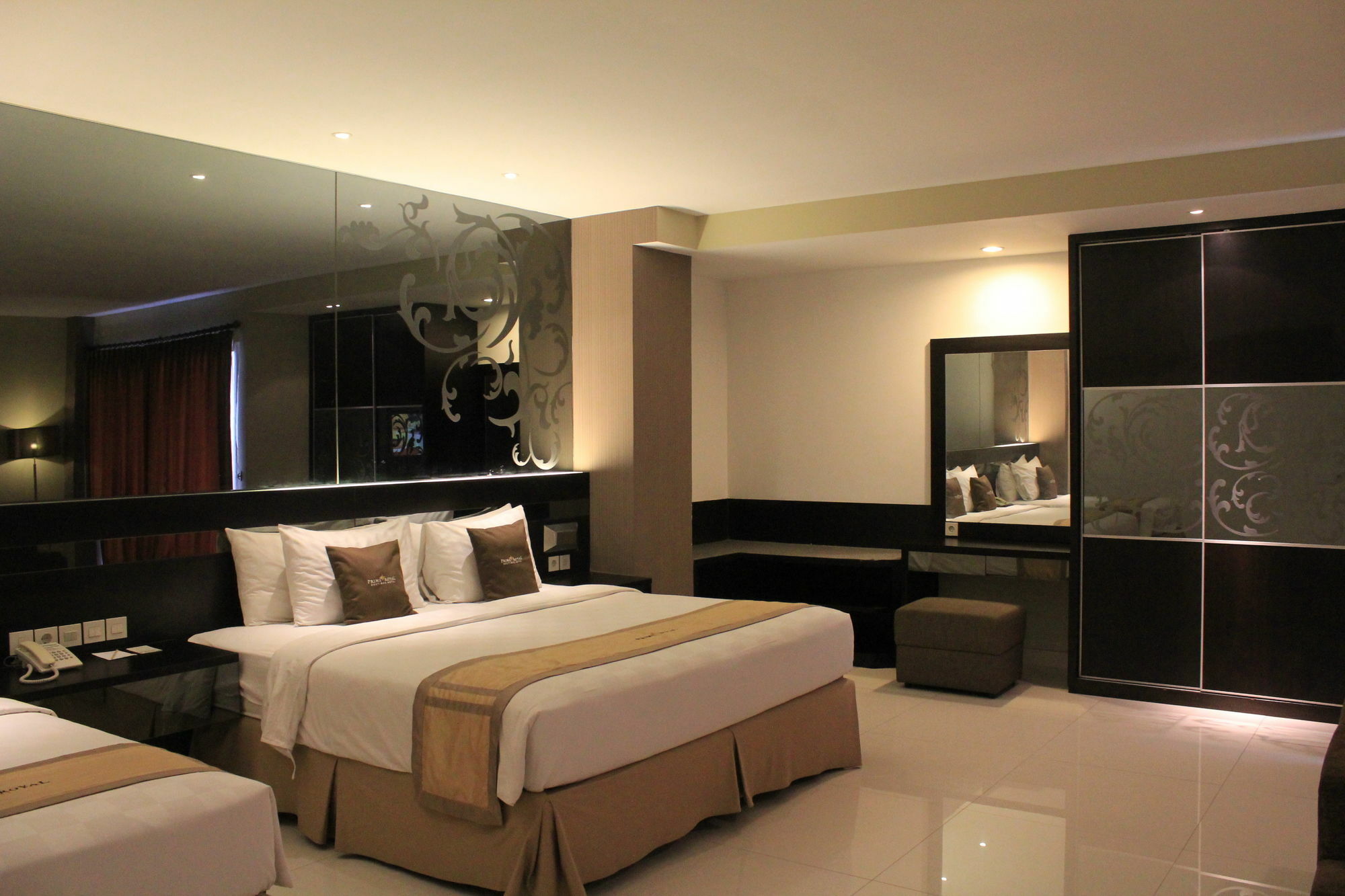 Prime Royal Hotel Surabaya Exterior foto