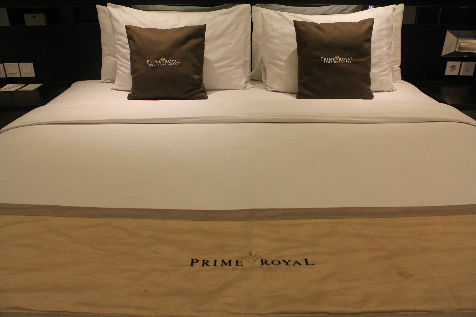 Prime Royal Hotel Surabaya Exterior foto