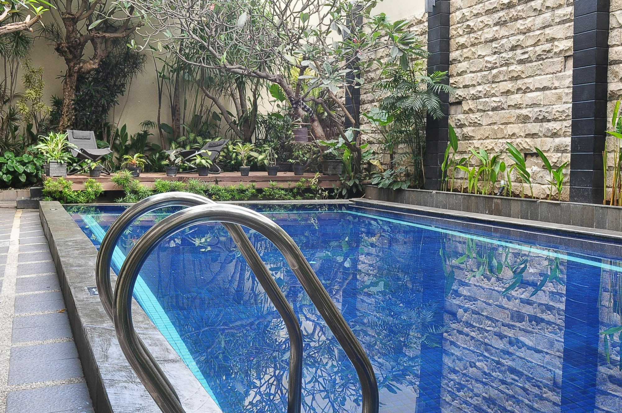 Prime Royal Hotel Surabaya Exterior foto