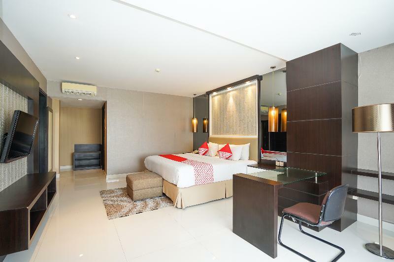 Prime Royal Hotel Surabaya Exterior foto